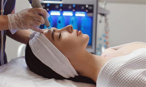 Hydrafacial Cilt Bakımı Nedir? Derinlemesine Temizleme ve Nemlendirme